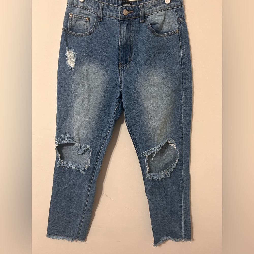 Pretty Little Thing Ripped Straight Jeans Size 6